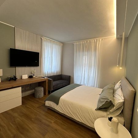 The Captain'S Apartments Sirocco - City Center Leonardo Academy Sesto Calende Exterior photo