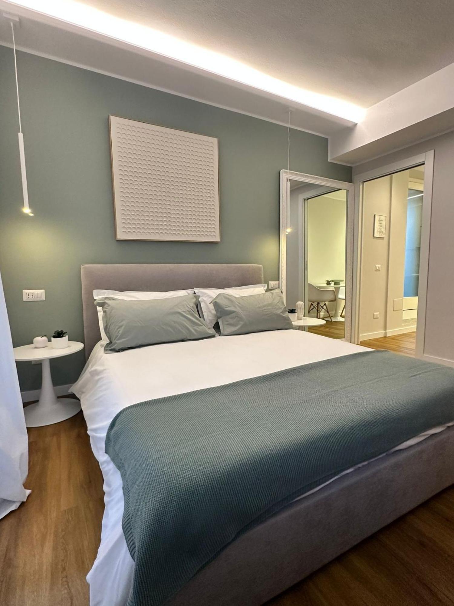 The Captain'S Apartments Sirocco - City Center Leonardo Academy Sesto Calende Exterior photo